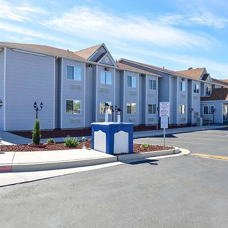 Quality Inn & Suites Near Nas Fallon Exterior photo