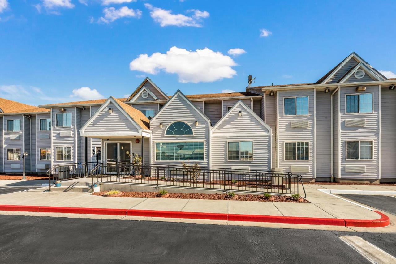 Quality Inn & Suites Near Nas Fallon Exterior photo