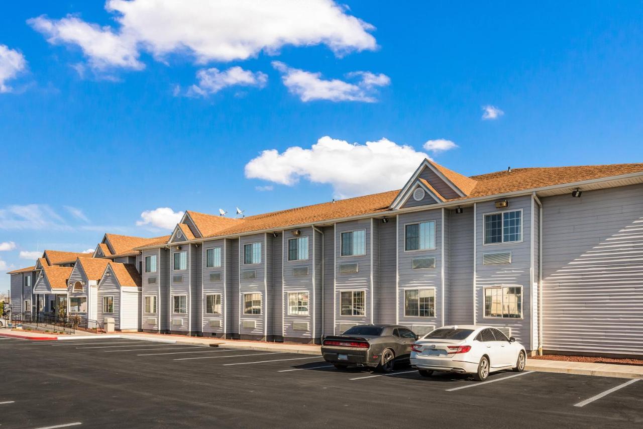 Quality Inn & Suites Near Nas Fallon Exterior photo