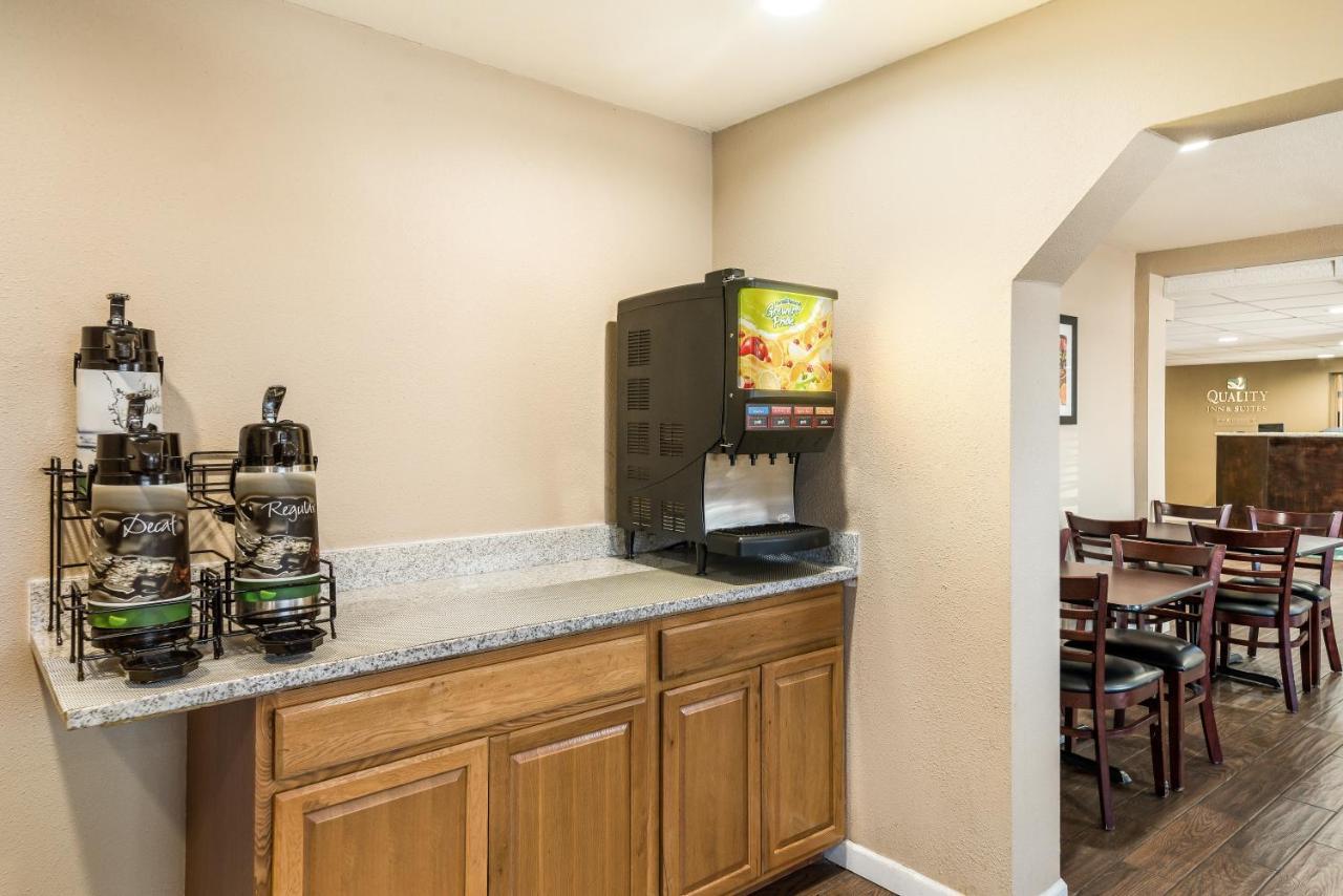 Quality Inn & Suites Near Nas Fallon Exterior photo