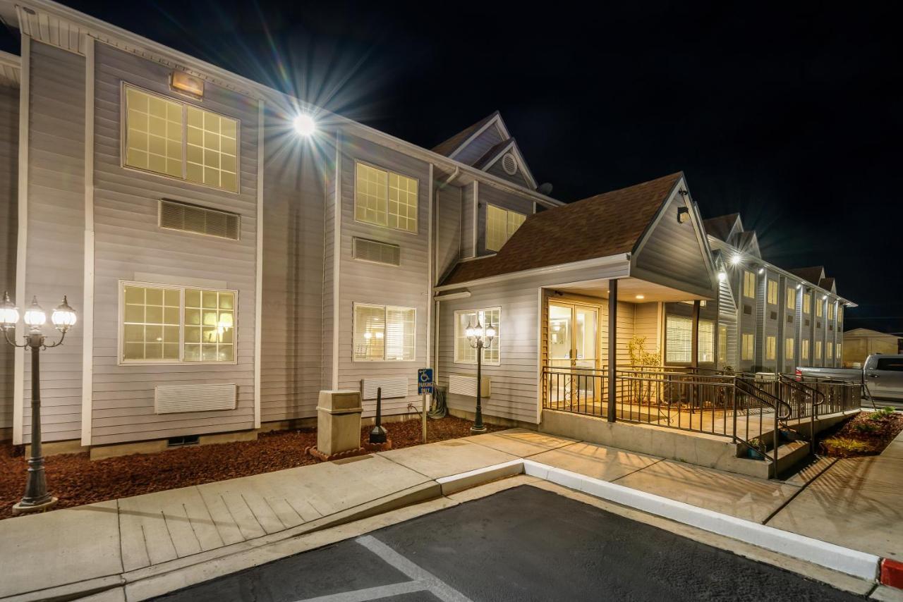 Quality Inn & Suites Near Nas Fallon Exterior photo