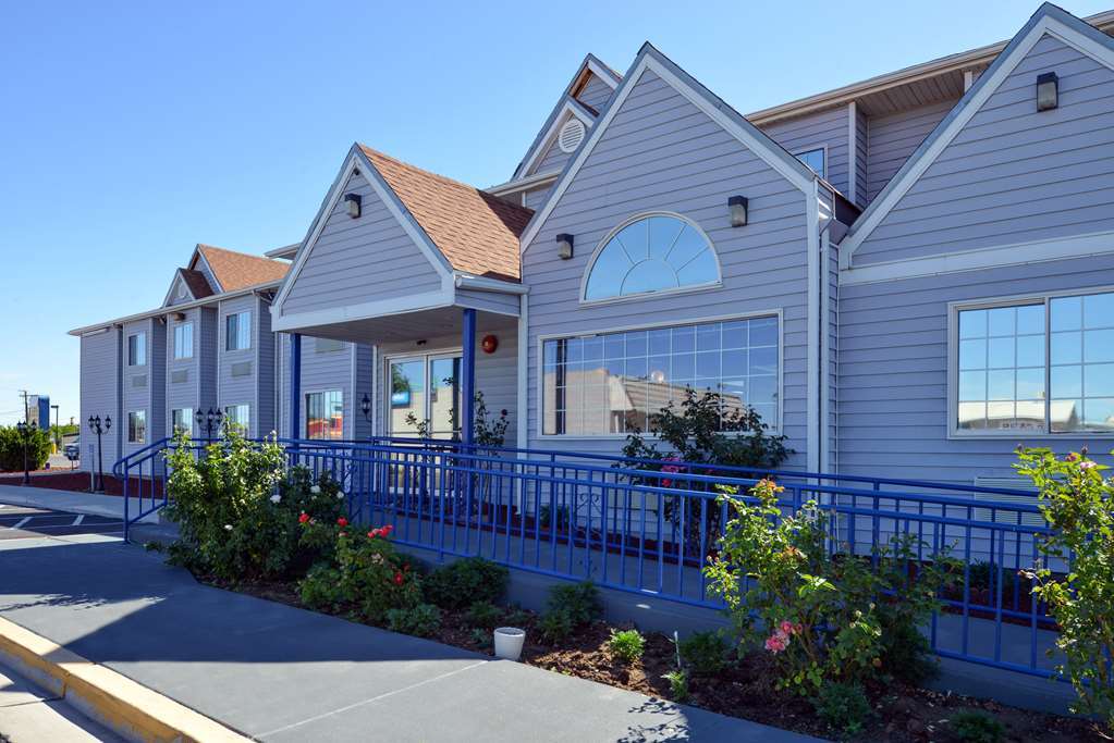 Quality Inn & Suites Near Nas Fallon Exterior photo