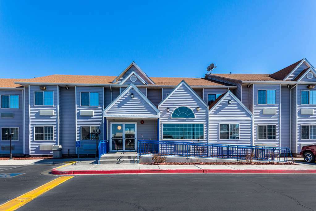 Quality Inn & Suites Near Nas Fallon Exterior photo