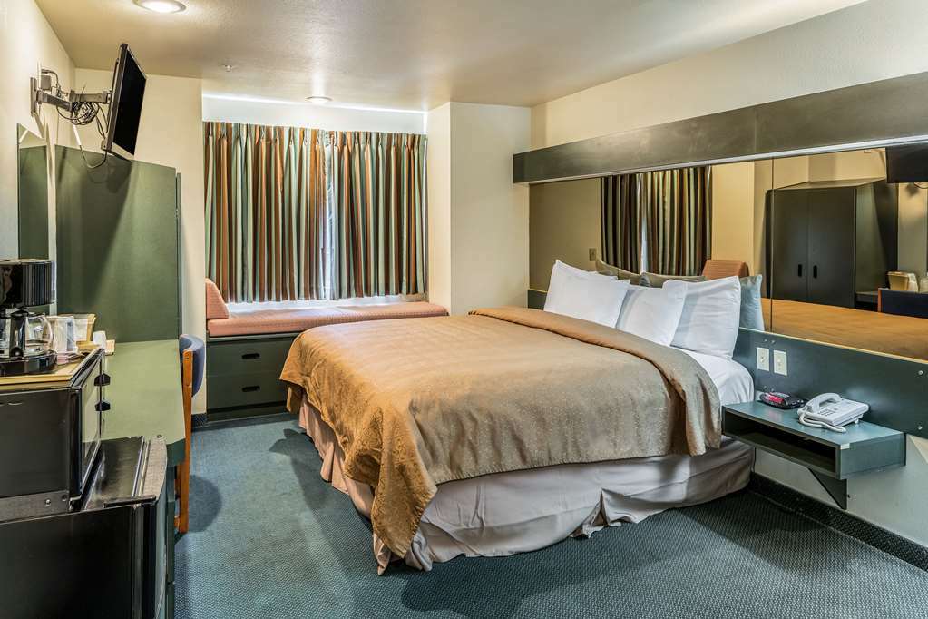 Quality Inn & Suites Near Nas Fallon Room photo